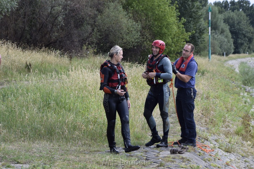 Uebung BF Taucher und Presse Koeln Zoobruecke Rhein P316.JPG - Miklos Laubert